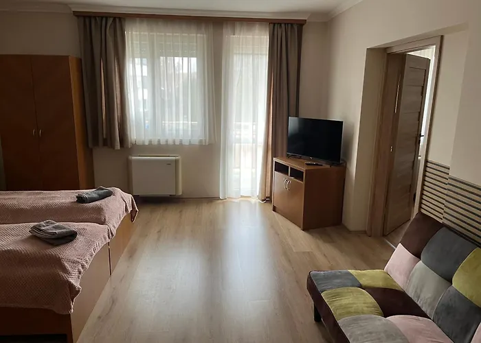 Brookforest Aparthotel 4*